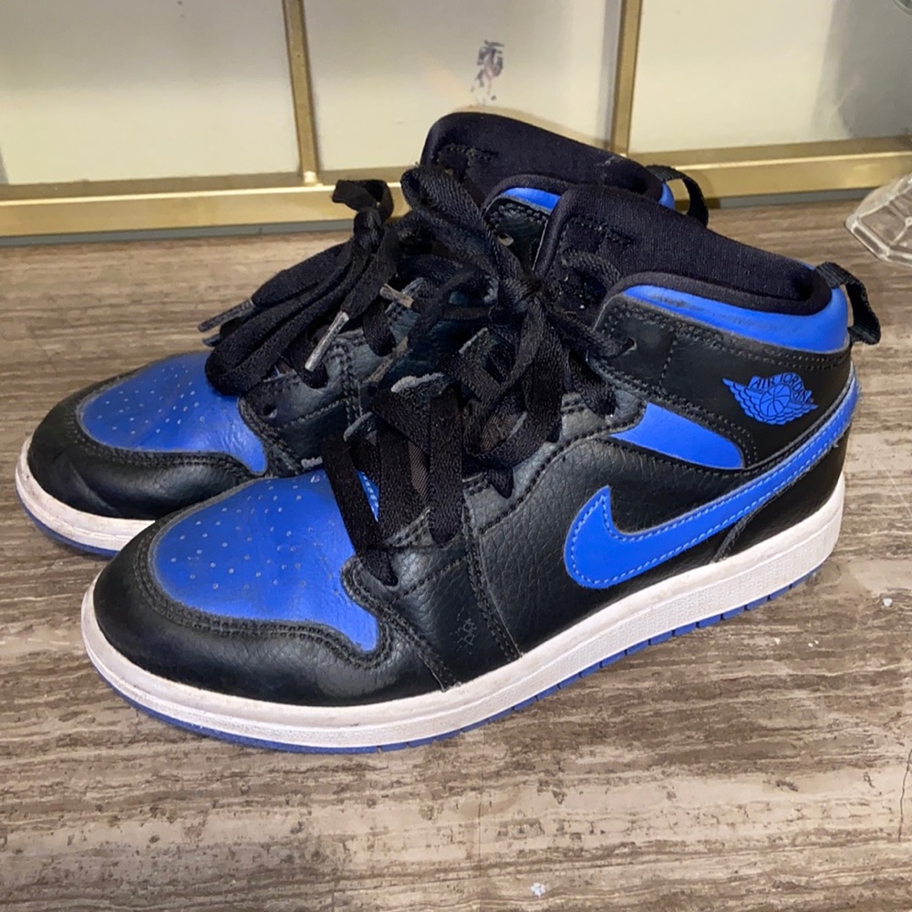 Boys Black & Blue Jordan 1s Size 2C
